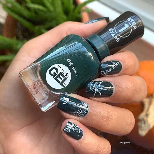 Sally Hansen - Our spidey senses are tingling! Get a scary good mani this Halloween with Miracle Gel ✨ (💅: @mvargas_nails)