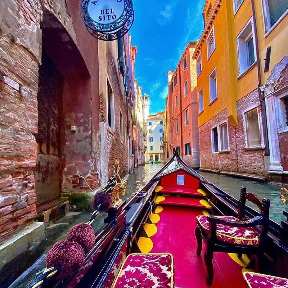 Perlier USA - Ah, Venice!  The City of Canals is calling to us. 

#veniceitaly #perlierusa #wanderlustwednesday 

📷 #1 @earthturners 
📷 #2 @cyia.la 
📷 #3 @dreamsinitalian 
📷 #4 @andiamoconnoi_ 
📷 #5 @...