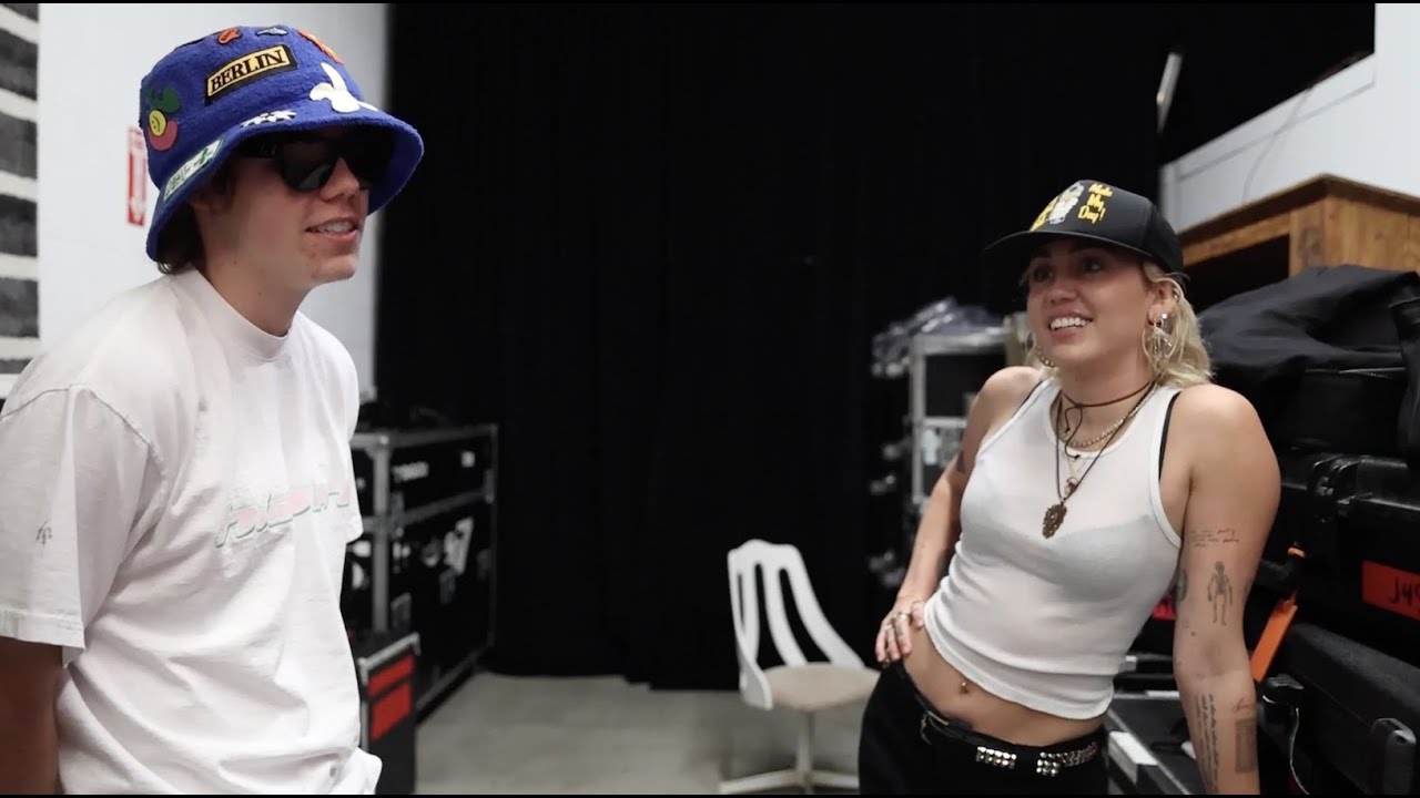 Miley Cyrus – “WITHOUT YOU” by The Kid LAROI and Miley Cyrus (SNL Rehearsal BTS)