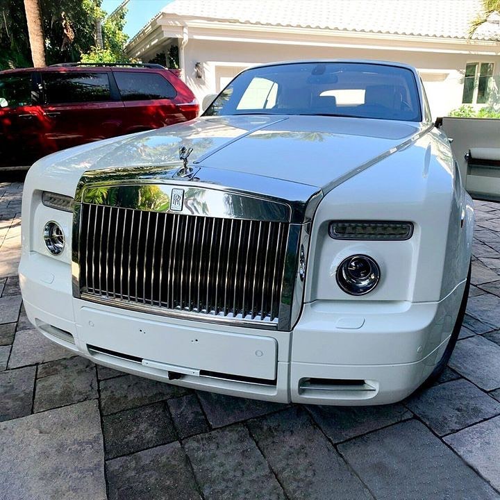 ebay.com - luxury  noun  lux·​u·​ry 
1. sophisticated style and extravagant comfort. 
2. a Rolls Royce. 
3. only on eBay.
#ebaymotors #rollsroyce #carsofinstagram #ebayfinds