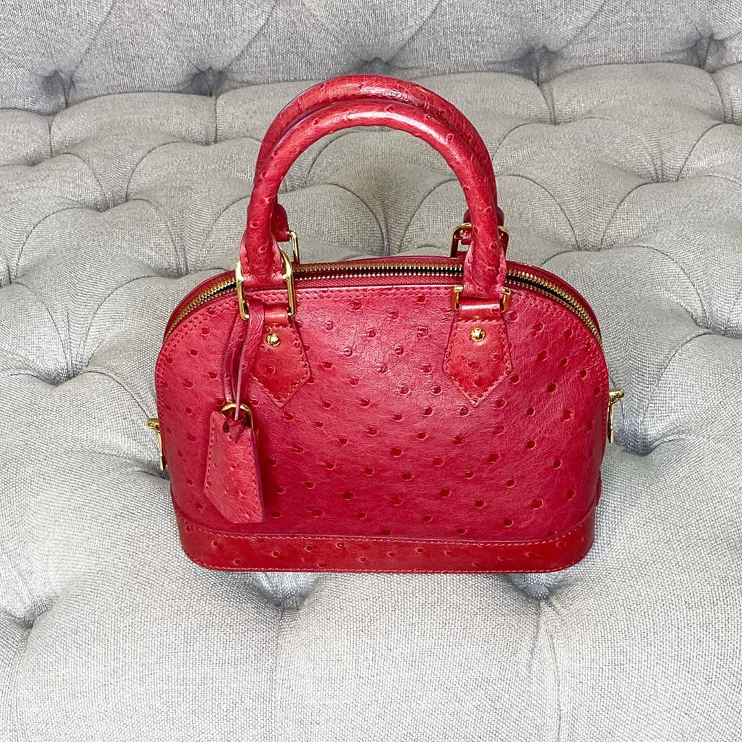 The Luxury Closet - The perfect shade of red you need in your wardrobe today ! Discover our collection of unique Louis Vuitton Alma Bags on our website and app today #TheLuxuryCloset 
تسوقي قطع مميزة...