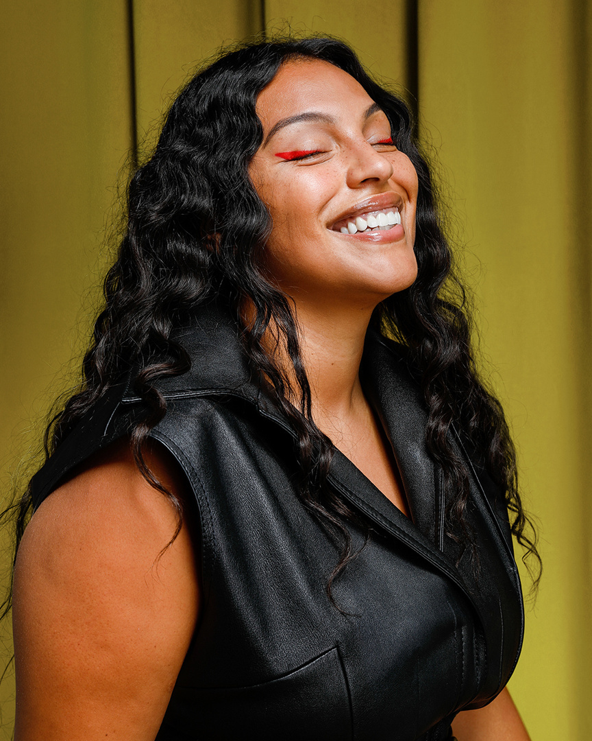 Salvatore Ferragamo - Backstage Moment: Model Paloma Elsesser captured in a candid moment before the show, sports a sweeping crimson-tinged winged liner by Fara Homidi @farahomidi, for a touch of the...