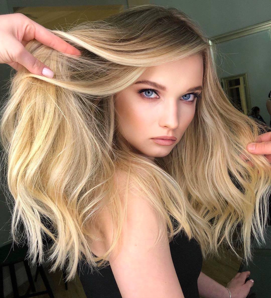 Wella Professionals Russia - Что это тут? Кажется, это @armi_8 создал блонд вашей мечты!💖

Мягкие переходы, выполненные в технике шатуш, добавляют в этот шикарный образ нотки романтики и нежности. Про...