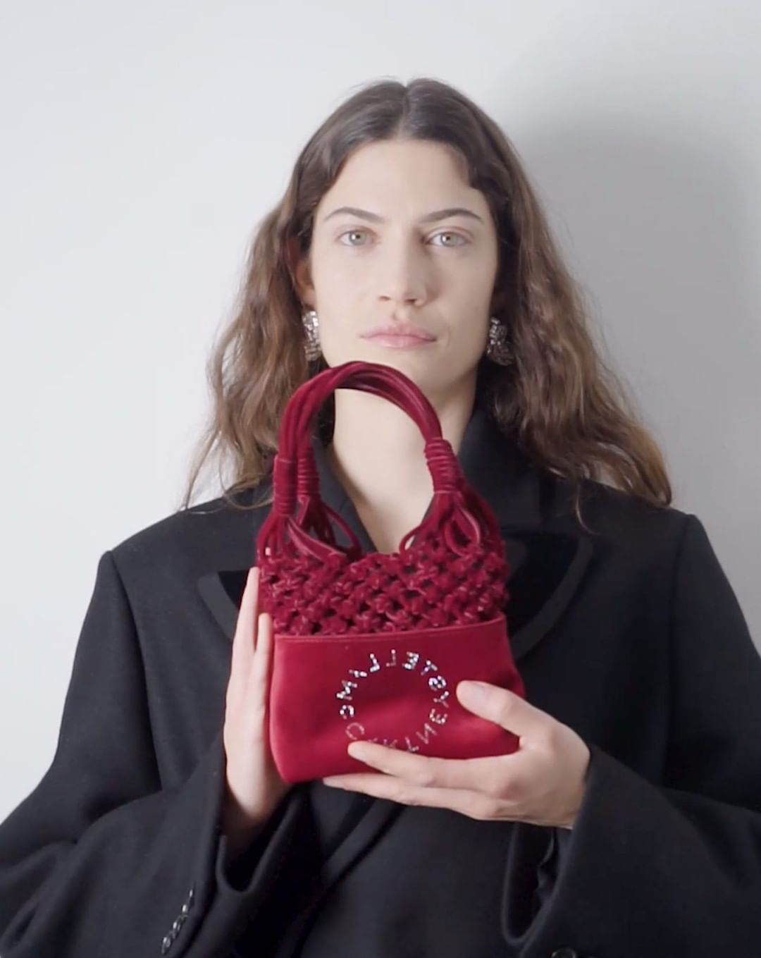 Stella McCartney - Vegan is not a term we throw around lightly. All of our Autumn 2020 bags have been consciously created with our innovative, cruelty-free alternative – infinitely desirable and indis...