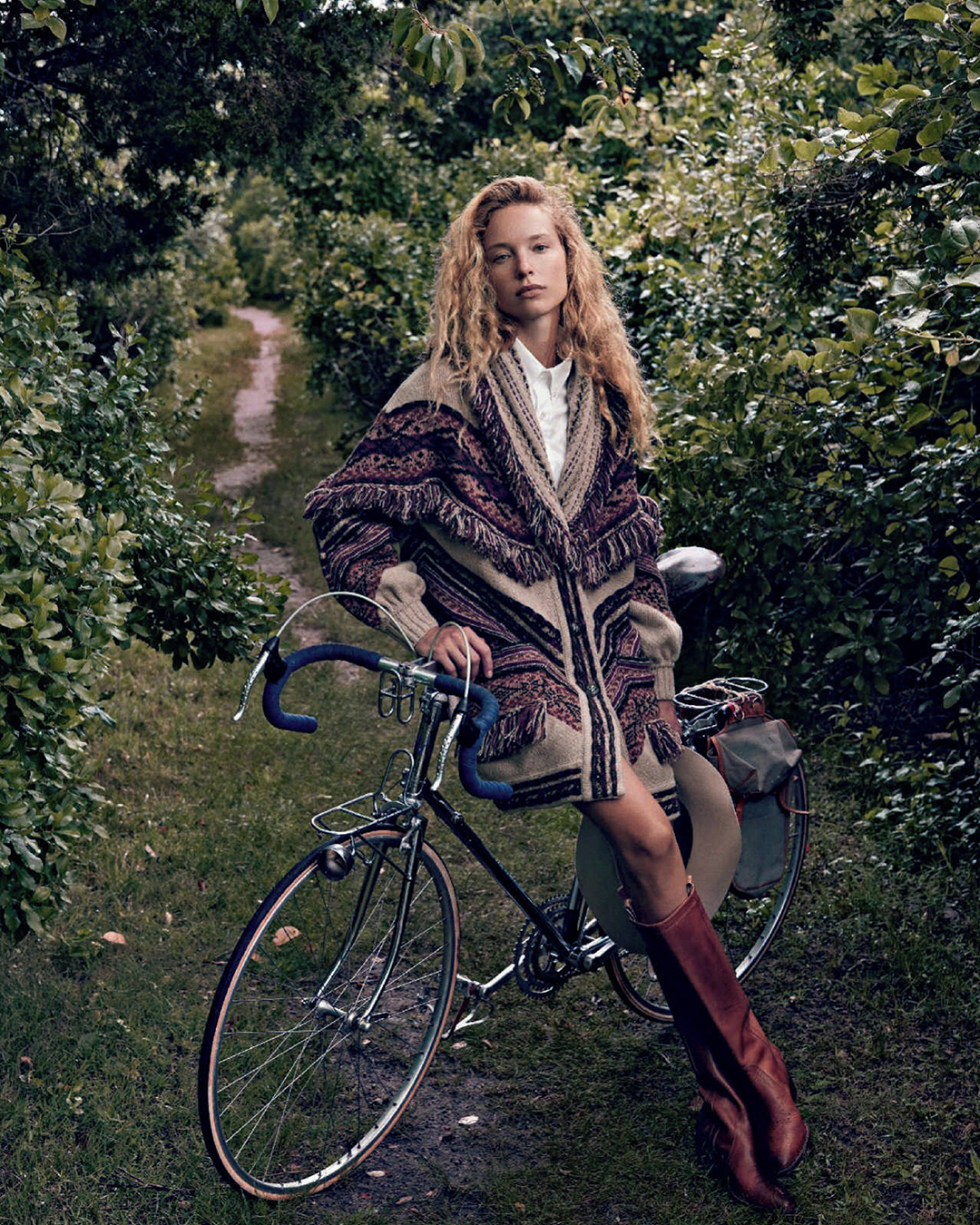 ETRO - A natural sense of belonging. For @elle_italia,  @heloise_guerin_demarchelier wears #ETROFW20.⁣
Styling: @lauras9226⁣
Photo: @victordemarchelier⁣
⁣
#ETRO #ETROeditorials