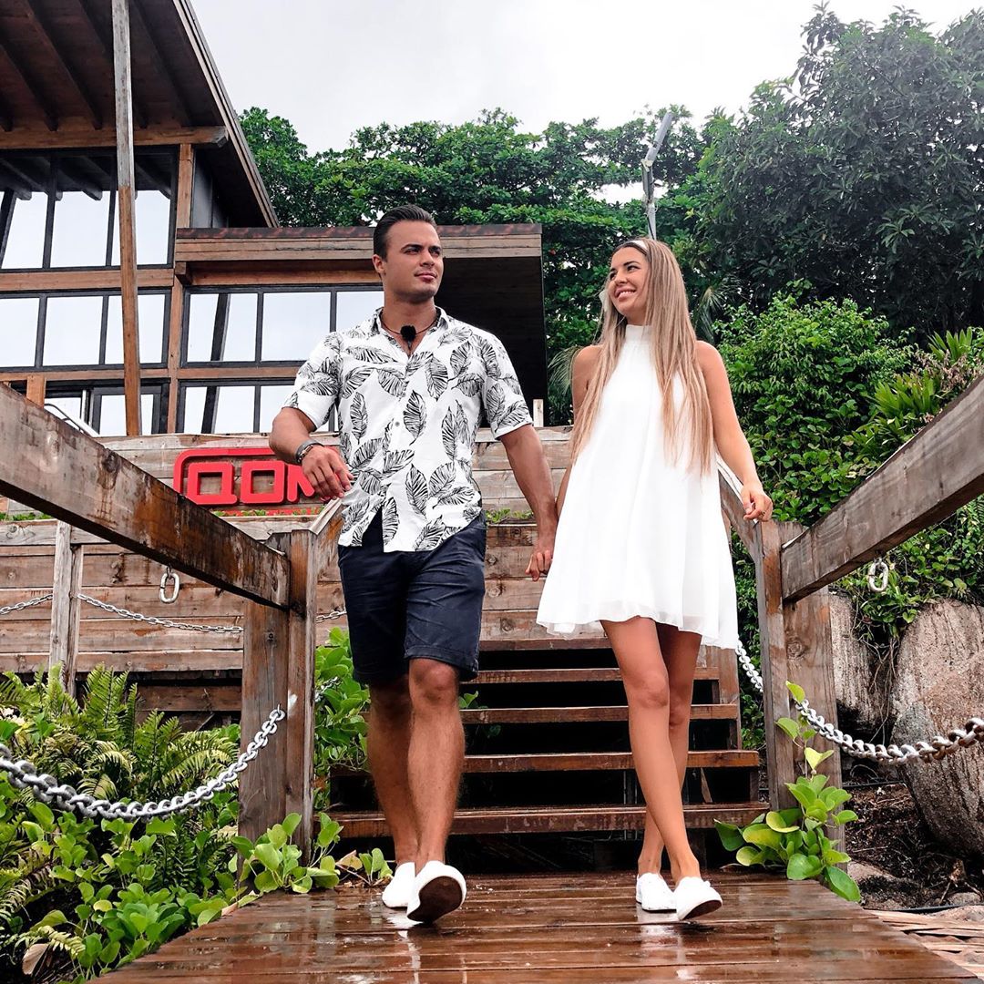 Майя Донцова / Майя Купина - Любовь...как по разному люди понимают это чувство и значение слова😊
Любовь - не зависимость, любовь - легкость и желание делать счастливым свою вторую половинку❤️

А что...