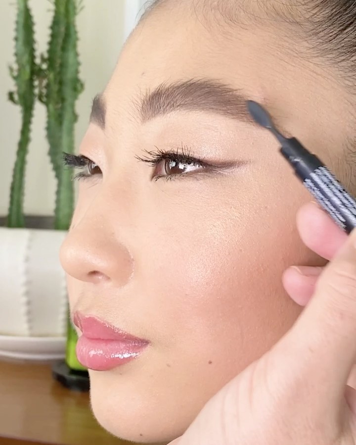 NYX Professional Makeup - Get fluffy with our best-selling Fill & Fluff Eyebrow Pomade Pencil ✨💕 Here's how Pro MUA @amberdmakeup slays these flawless, fluffy brows:
💫 Conceal, Correct, Contour Palett...