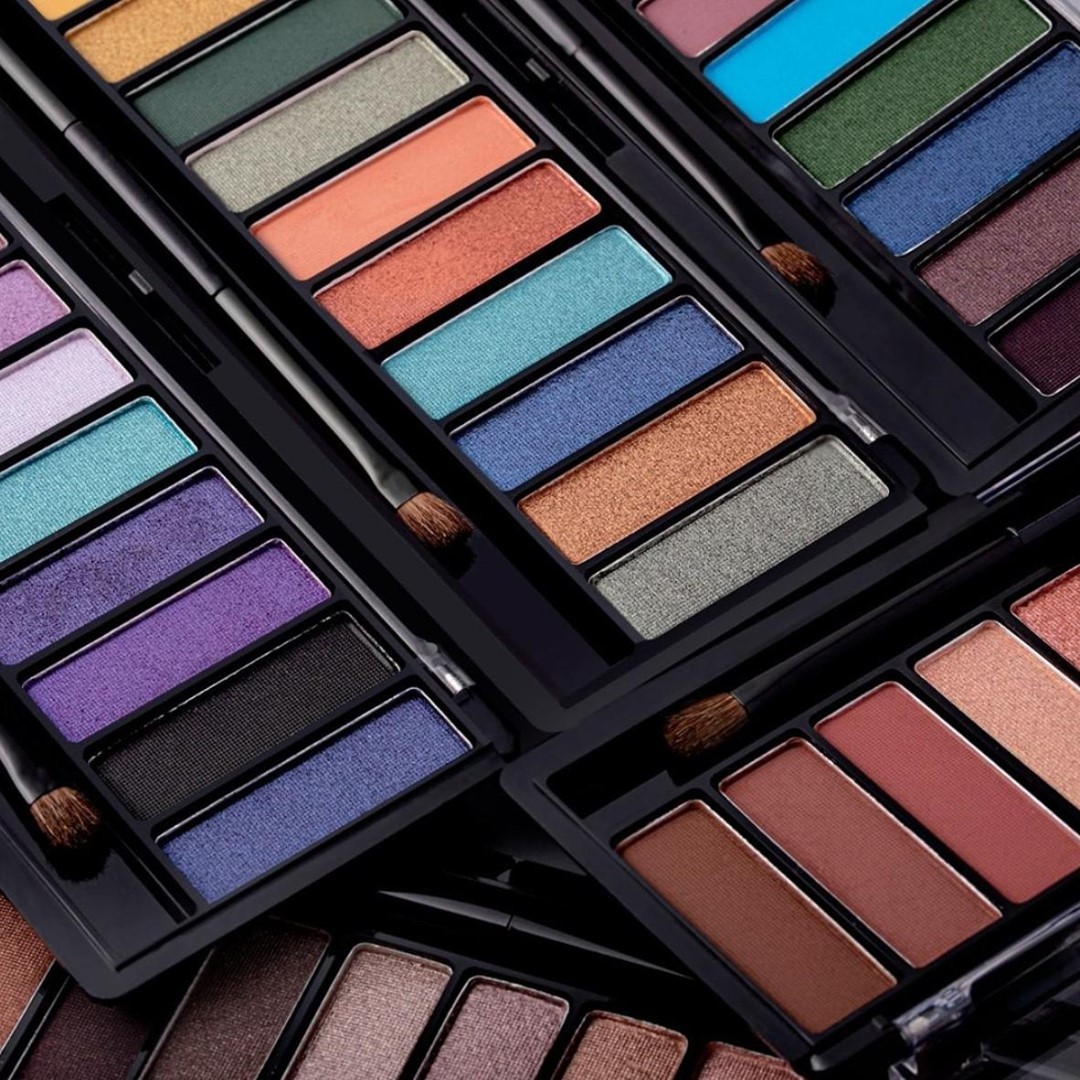 Xpressions Style - A little pop of color for your next video call 📱 Which Magnif’Eyes Eyeshadow Palette are you reaching for? https://bit.ly/3m2eyyr⁠
⁠
⁠
#beauty #makeupartist #makeupaddict #cosmetics...