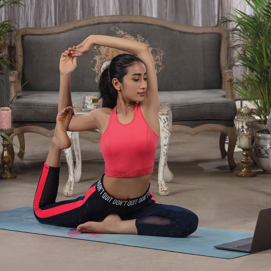 Lifestyle Store - Rejuvenate your soul with some early morning yoga with @gloriatep! Get the latest hydroway sportswear like this coral typographic printed sports bra coordinated with these typographi...