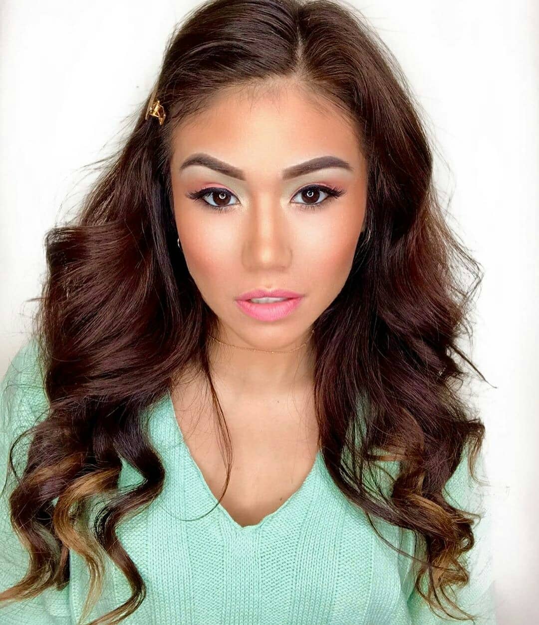 theBalm Cosmetics - Say 👋 to GLOW. #MaryLouManizer @bymellie626