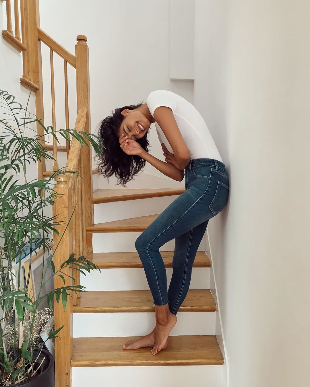 Abercrombie & Fitch - THE JEAN LEGGING YOUR WAY 
FIT: Our most form-fitting silhouette from top to bottom with a 10.5"" high rise 
FABRIC: Hold-You-In Stretch Denim 
FEATURES: The look of authentic de...