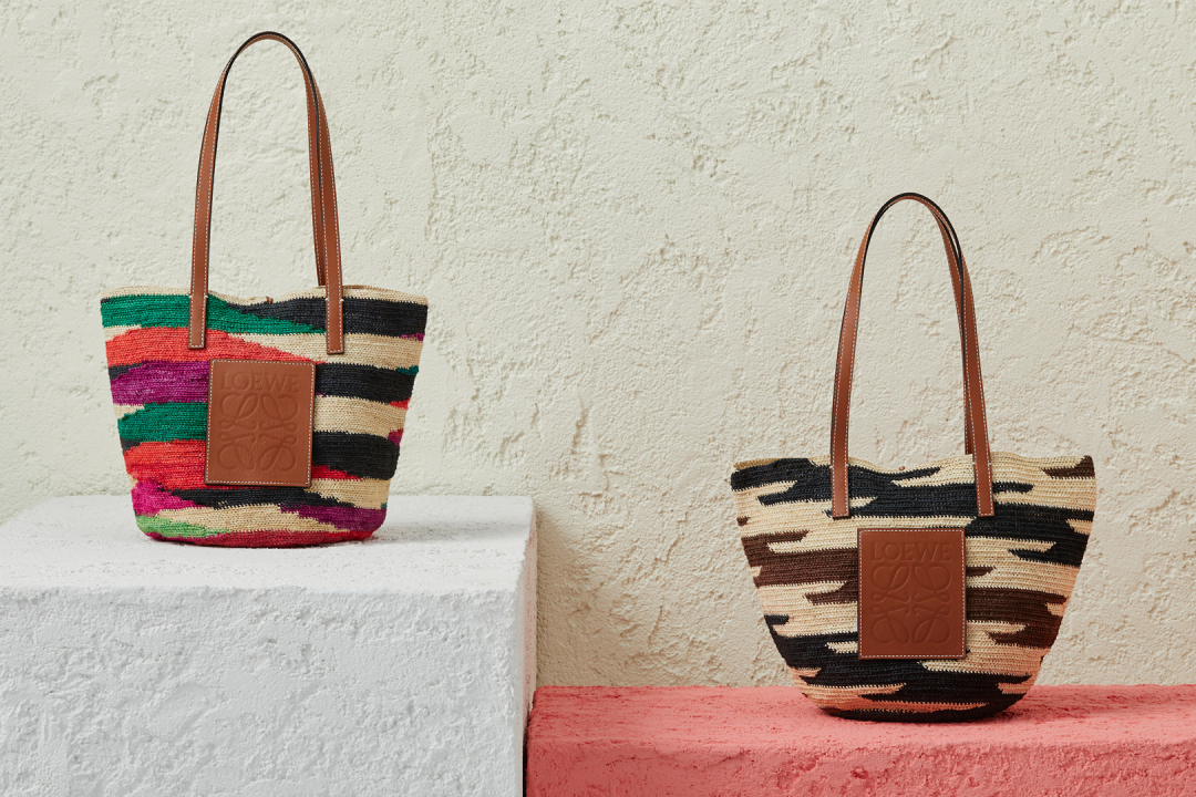 LOEWE - Basket bags in agave from the Paula's Ibiza 2020 collection are hand-woven into striking shigra patterns, unique to the autochtone communities of Ecuador. Made as part of the Shamuck project t...