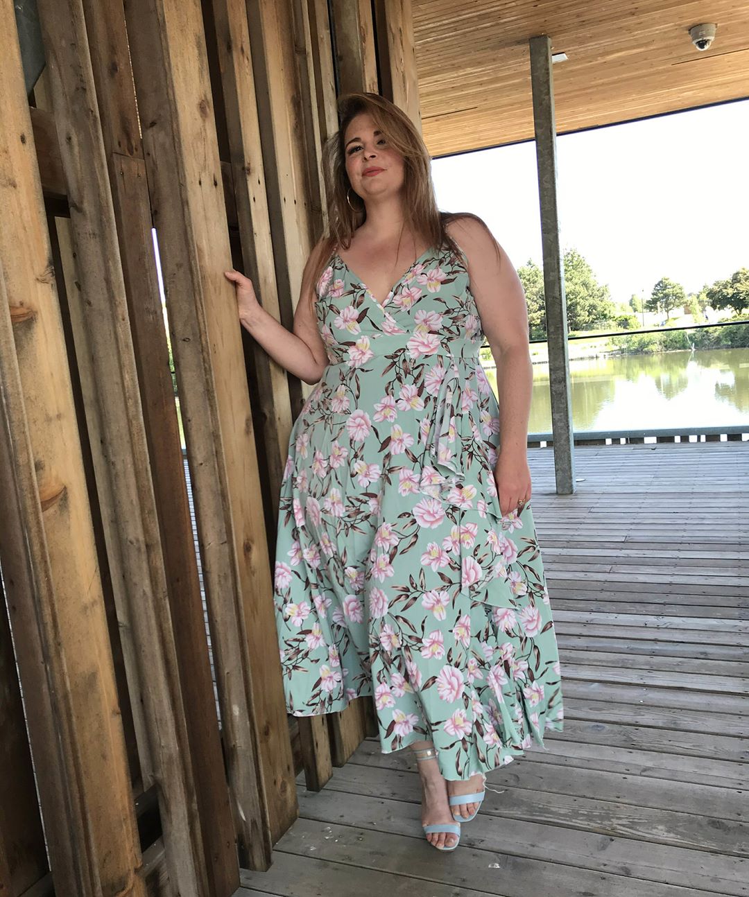 Rosegal - Plus Size Flower Print Surplice Flounce Cami Midi Dress⁣
Reviewed by @caterinamoda⁣
👉Bio Link⁣
Search ID: 466257004⁣
Price: $25.75⁣
Use Code: RGH20 to enjoy 18% off!⁣
#rosegal #plussizefashi...