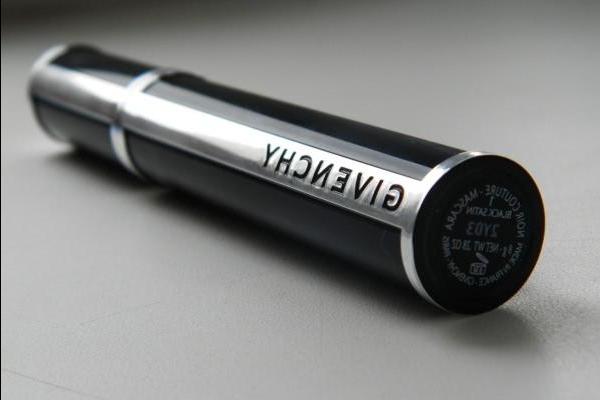 Mascara from Givenchy 4-in-1 Mascara Noir Couture No. 1 black satin - review