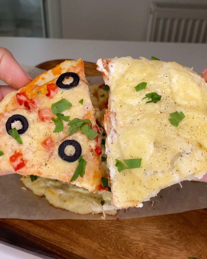 НАСТЯ МОНАХОВА - 🍕 3в1
ЧТО НАДО:
▫️творог обезж 180гр
▫️белок
▫️мука 50гр
▫️разрыхлитель 1ч.л
▫️соль
ВАЖНО!Творог должен быть сухим, если он влажный, отжать жидкость через марлю или вафельное полотенц...