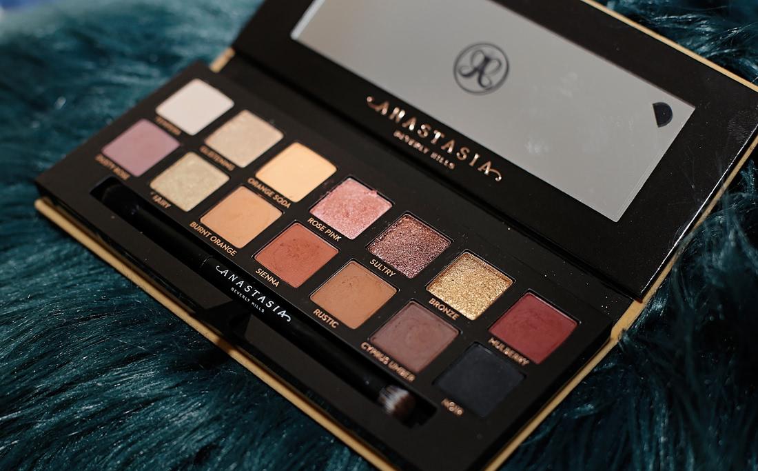 Одна из любимых в последнее время палетка от Anastasia Beverly Hills