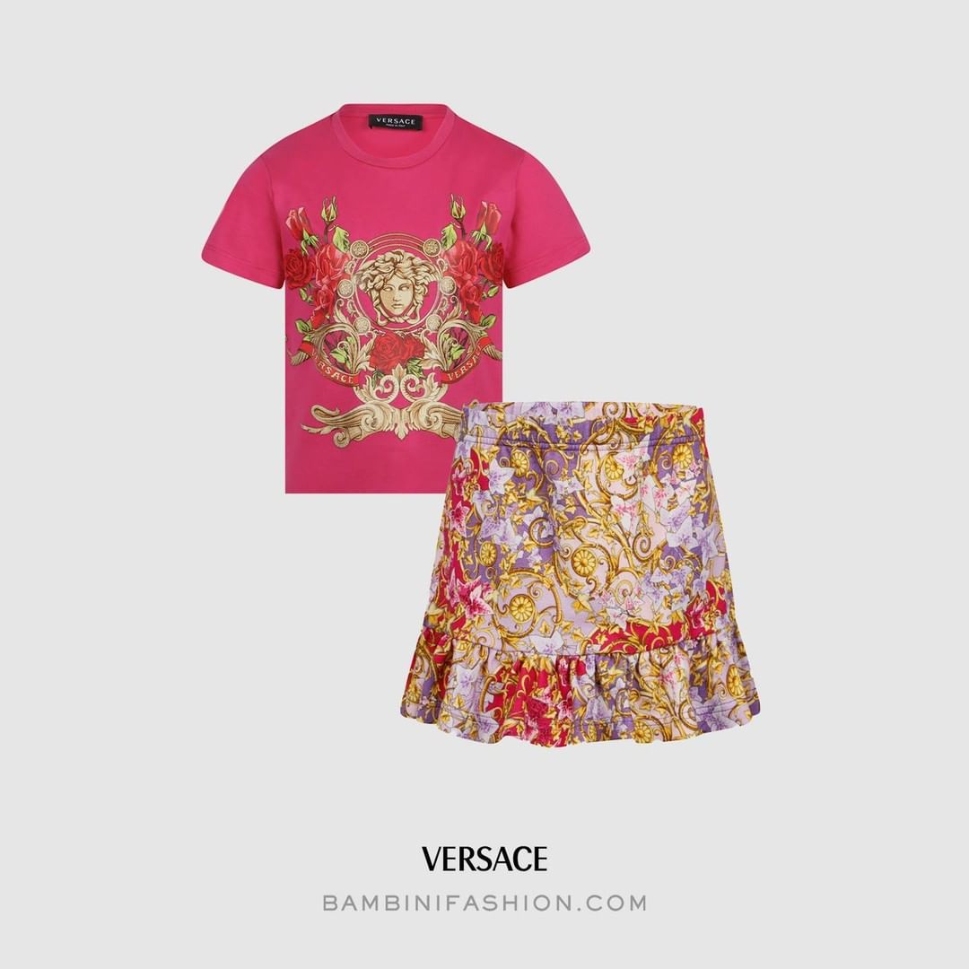 BAMBINIFASHION.COM - #versace and its #baroque, what #labelleepoque!
Enjoy #youngversace and its majestic motives!