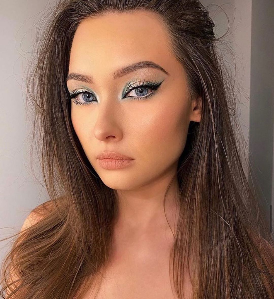 J. Cat Beauty - Ok hi so pretty! Babes is wearing our Pris-Metal Chrome Eye Mousse and we’re literally obsessed💎✨
.
.
.
#jcat #jcatbeauty #trendmood #look #makeup #makeuplook #prismetalchromeeyemousse...