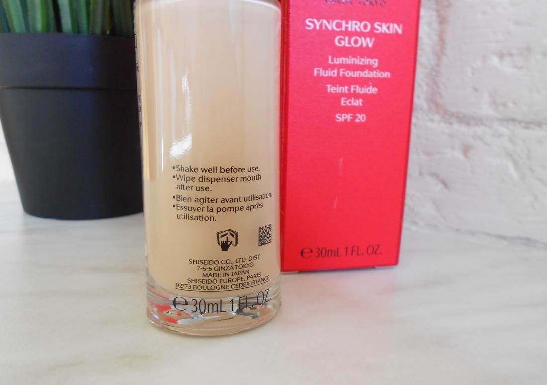 Synchro skin glow luminizing. Shiseido тональное средство с эффектом сияния и лифтинга Synchro Skin Sand 250. Шисейдо скин Глоу флюид. Shiseido тональный флюид Synchro Skin флюид с эффектом естественного сияния. Synchro Skin Glow тональное средство-флюид с эффектом естественного Сияни.