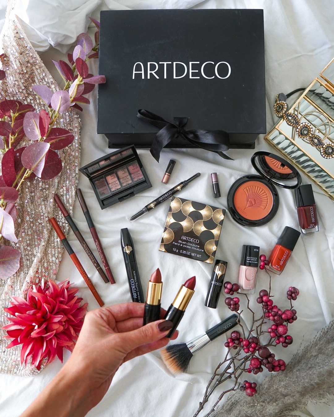 ARTDECO - Our lovely @inspirationdelavie draws attention to our new collection ENTER THE NEW GOLDEN TWENTIES. We love it!⠀⠀⠀⠀⠀⠀⠀⠀⠀
⠀⠀⠀⠀⠀⠀⠀⠀⠀
#artdecocosmetics #enterthenewgoldentwenties #artdecobeauti...