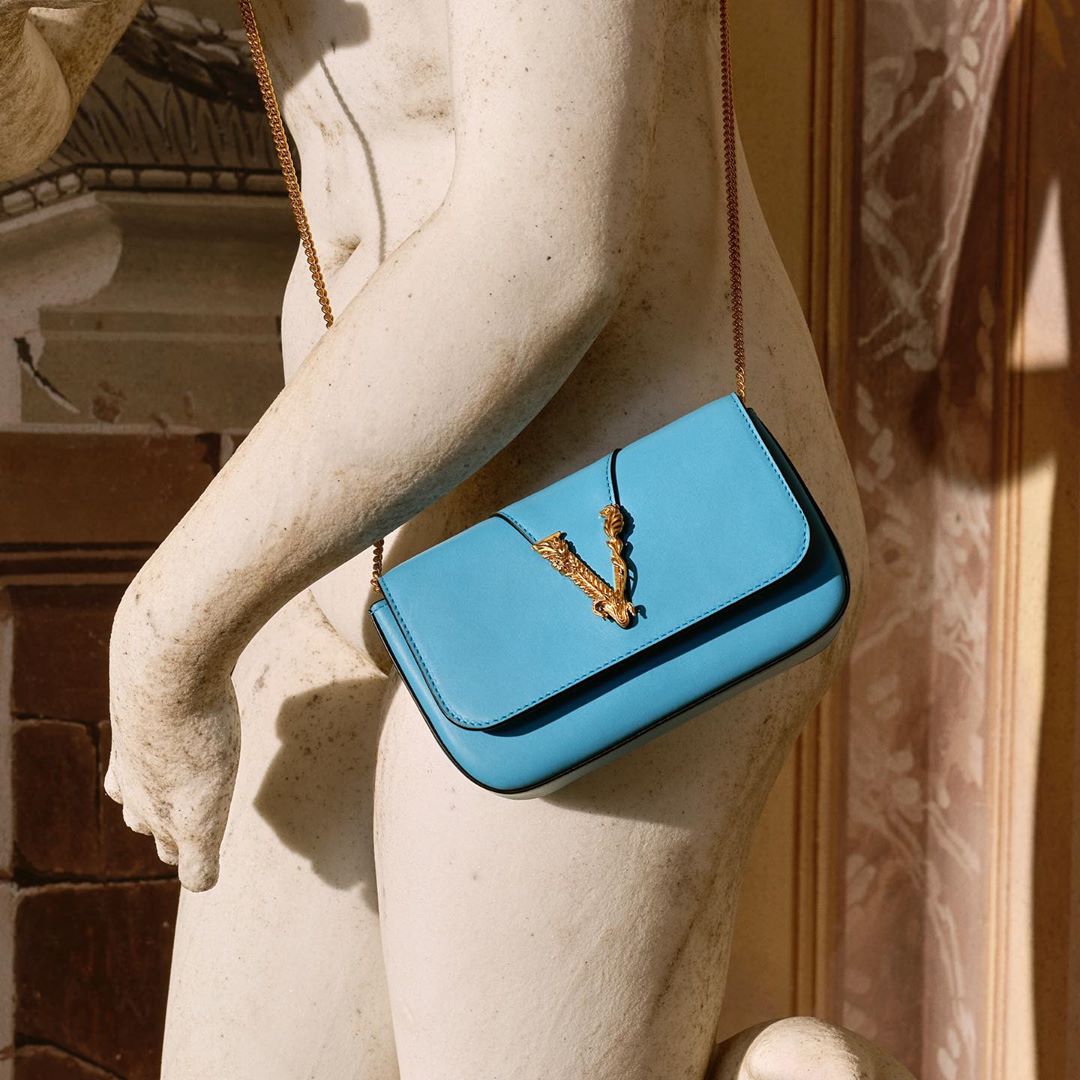 Versace - Statuesque Perspectives: The #VersaceVirtus handbag line returns in pop palettes for #VersacePreFall20. Shop the full range of shades and silhouettes through the link in bio.