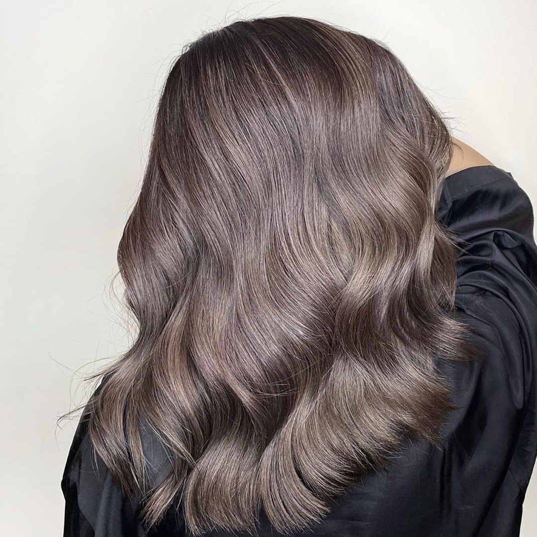 L'Oréal Professionnel Paris - [HAIRCOLOR]
Hair by @____________han 🇲🇾
🇺🇸/ 🇬🇧 Need to neutralize unwanted orange undertones? In middle bases, use a base color with ash (.1) tones.
#LorealPros: Now you...