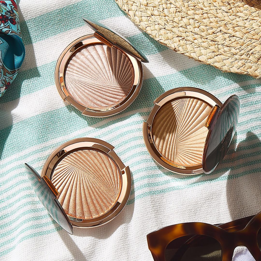 Estée Lauder - ☀️✨ Turn up the heat this summer with #BronzeGoddess Highlighting Powder Gelée! Smooths on as a soft sheen. Builds to a luminous pearl. Now in three ethereal shades: Modern Mercury, So...