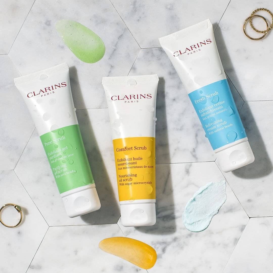 Clarins Russia - Очищение — один из важнейших этапов ухода за кожей, который необходим как женщинам, так и мужчинам. Отшелушивающие SOS-средства для лица на основе натуральных экстрактов бережно, но э...