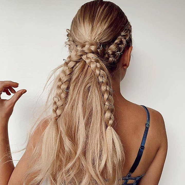 Schwarzkopf Professional - Sporty and summery – we’re
OBSESSED with this one
@sass.and.braids 🙌

#blondehair #summervibes
#hairbraids #updo #ponytail
#hairtrends #hairstyle #hairinspo
#hairinspiration...