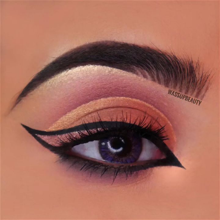 SUGAR Cosmetics - Let the eyes do the talking! 
In frame: @wassupbeauty

Products used: 
✨ Blend The Rules Eyeshadow Palette 04 Fetish
✨ Eye Warned You So! Double Matte Eyeliner 01 Black Swan 
✨ Kohl...