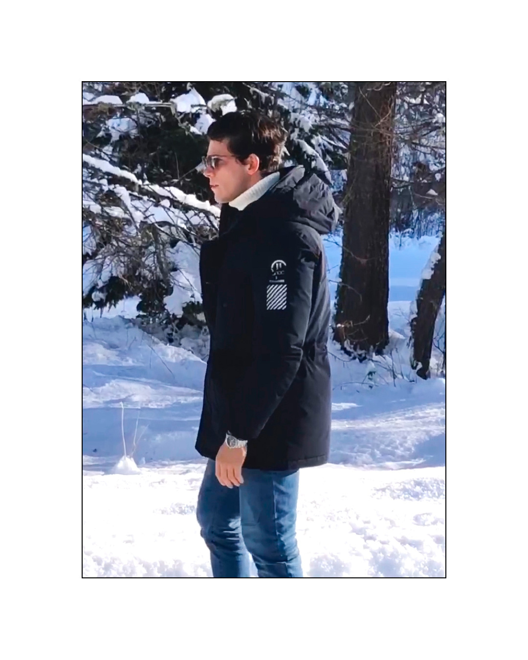 Adhoc - We are proud to dress @shatush_courmayeur this winter.

#adhoc #formovingpeople #alwaysreadytowear #shatush #courmayeur #shatushcourmayeur #courmayeurmontblanc #wear #winterseason #snow #mount...