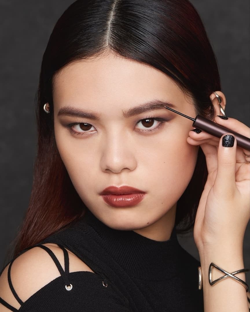 shu uemura - did you know that our new kushi brow was inspired by the slim comb, which was made to precisely comb through the hair of kabuki actor or geisha, reaches every corner to tidy-up for perfec...