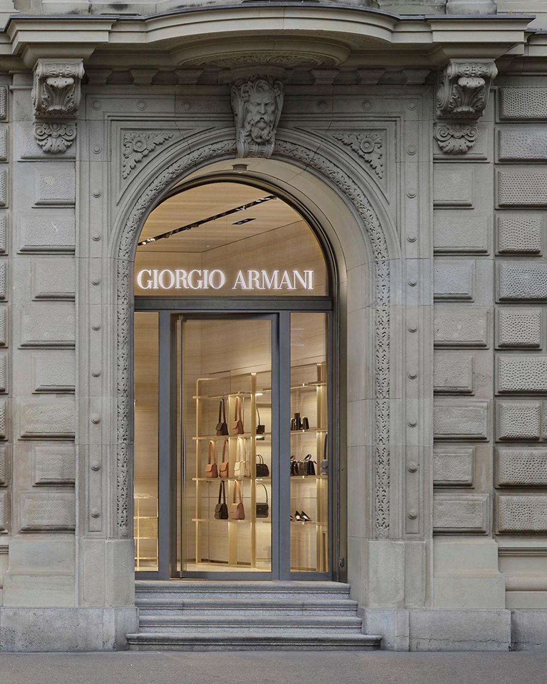Giorgio Armani - Announcing the re-opening of the Giorgio Armani boutique in Zürich, at n.25 of Bahnhofstrasse.
Situated in the historic heart of the city, the completely renovated store houses the me...