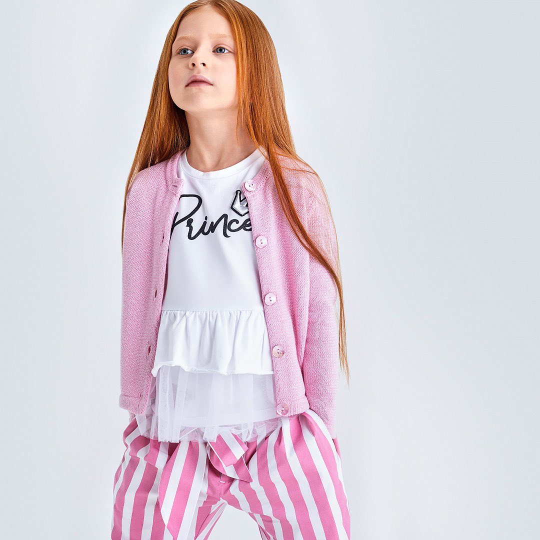 Gulliver - Воскресенье – отличный повод отправиться на прогулку всей семьей☺️
⠀
Полосатые розовые брюки и белая футболка из коллекции «Саквояж» создадут модный дуэт для летних тёплых дней☀️
⠀
На...