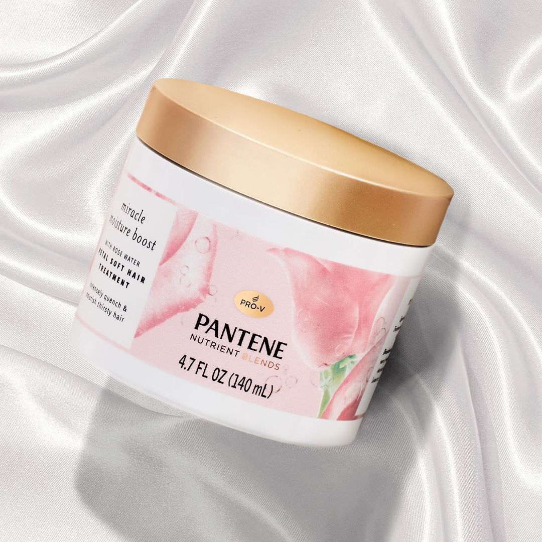 Pantene Pro-V - It's not a miracle cure for dry hair... but it's pretty close. 😉 Safe on ALL hair types ✅
.
.
.
.
.
#hairmoisture #conditioner #parabenfree #rosewater #sulfatefree