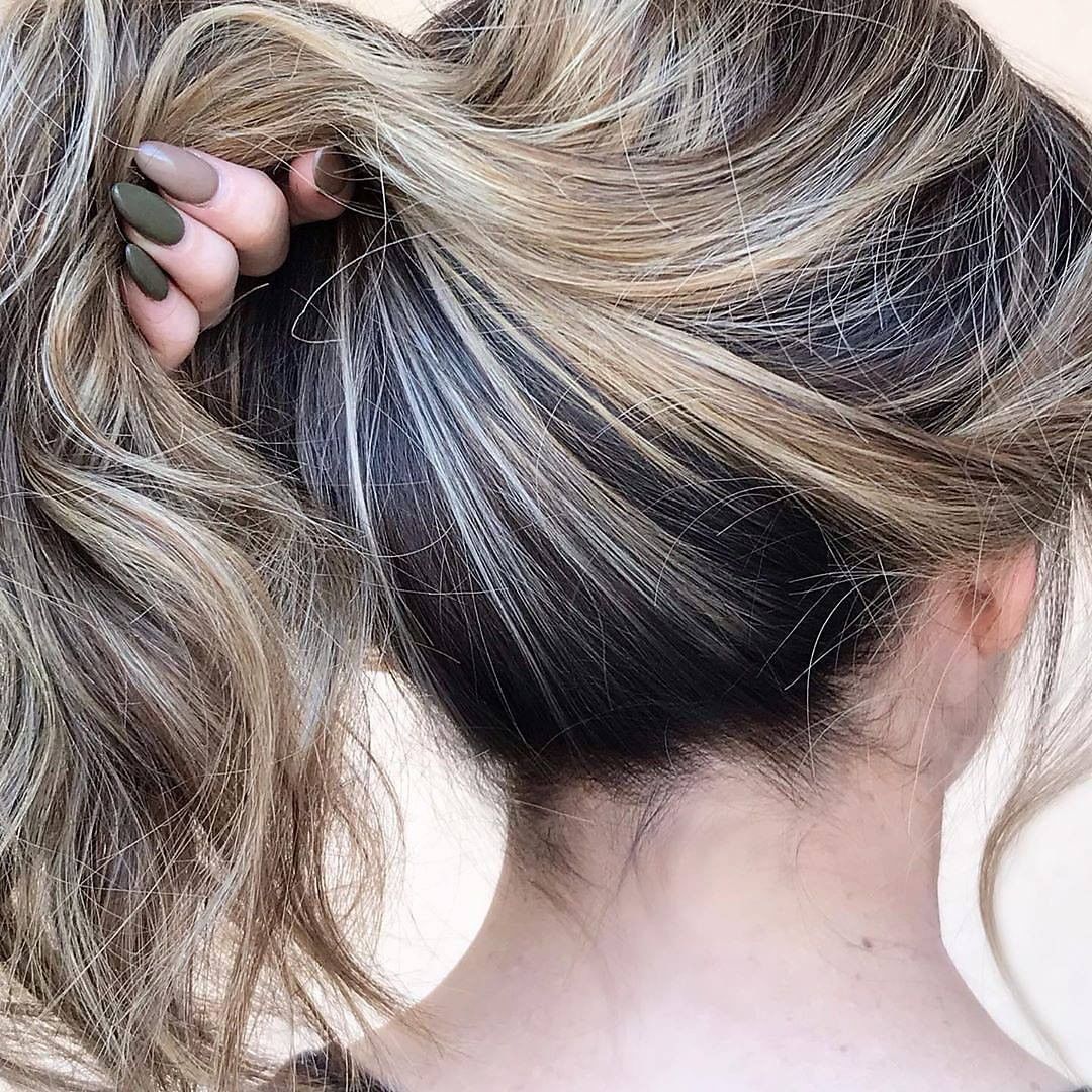 Schwarzkopf Professional - Consultation TIP: ask your client how they wear their hair so you can carefully balance lightness around the entire head 👌
*Formula* 👉 @amberraynbeautyco achieved this with...