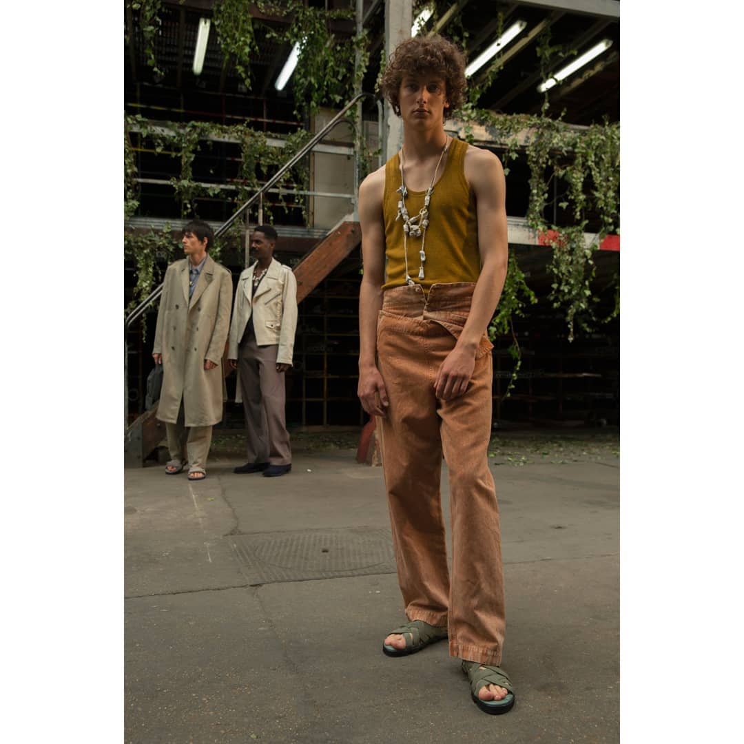 Rochas Paris - | FADED • TONES |

From warm ocher to mint green, the colours of the #RochashommeSS20 collection have an elegant faded finish.  #RochashommeSS20 #Rochas #Rochashomme #federicocurradi