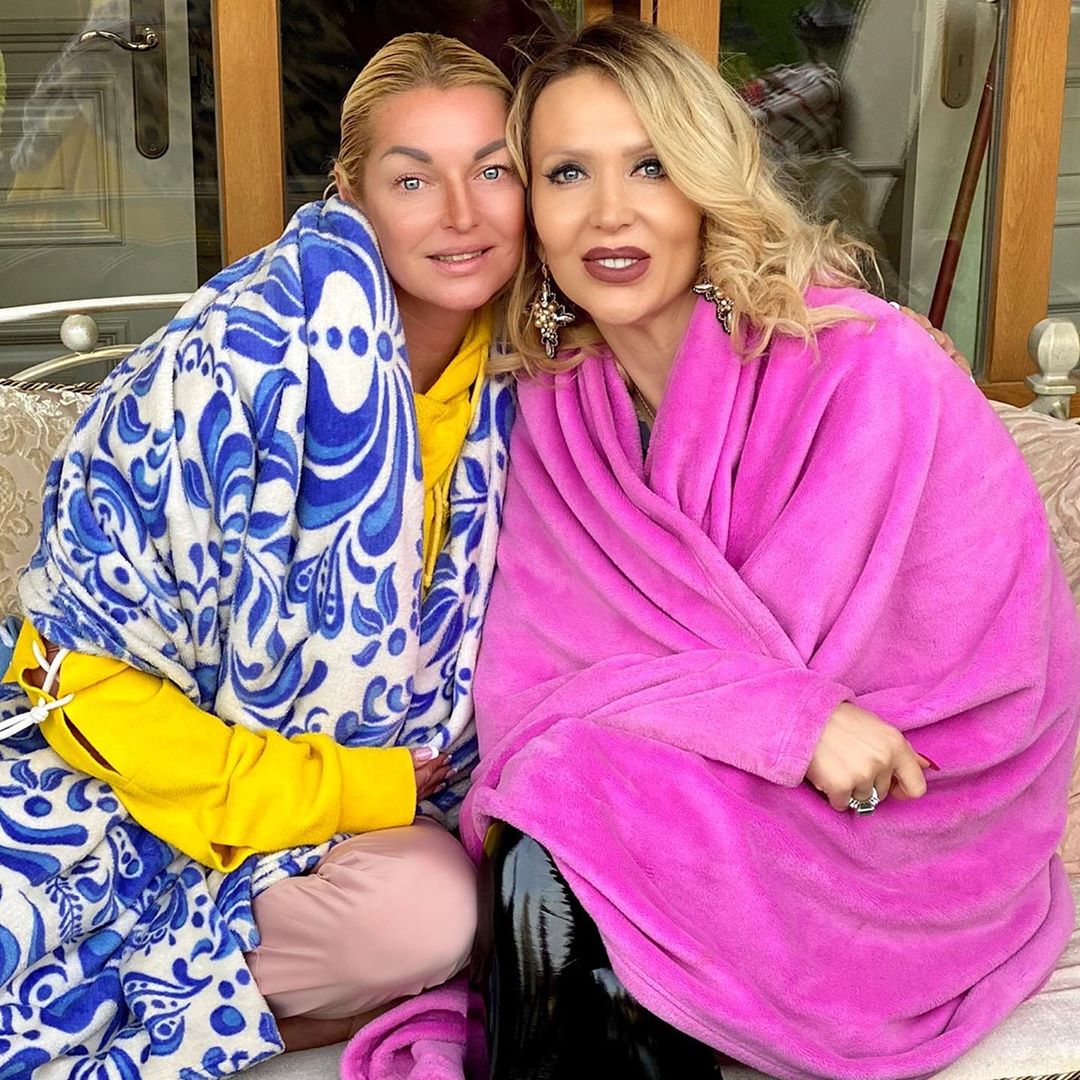 Анастасия Волочкова - Наши встречи с Женей @mashko_evgenia не часты, но они всегда трогательны! И душевны.😊 Особенно я люблю их в моем гостеприимном доме😊 Мегодня так и получилось🌺 #анастасияволочкова...