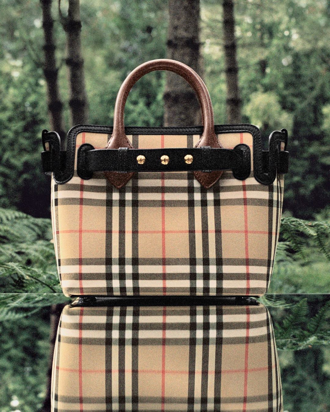 Burberry - Check please
.
The latest addition to the Belt Bag family, inspired by details from our iconic #BurberryTrench – this mini iteration is reimagined in our archival Vintage check 
.
#Burberry