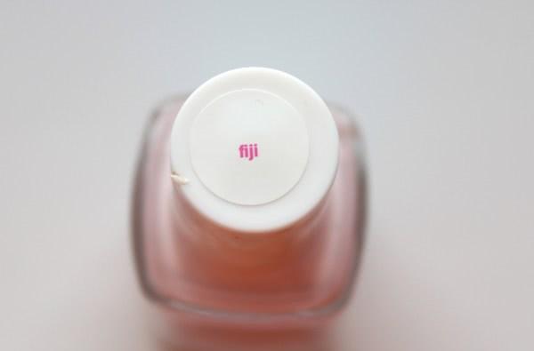 Essie Fiji - неоднозначный цвет, необычный лак