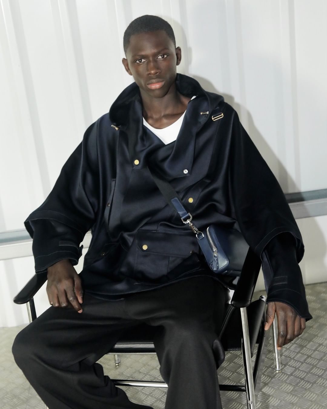 dunhill - SPRING SUMMER COLLECTION
#dunhillSS20 
Navy on navy spring casuals. Featuring new collection pieces, the wrap field jacket and crosstown bag. Follow the link in our bio to see more new arriv...