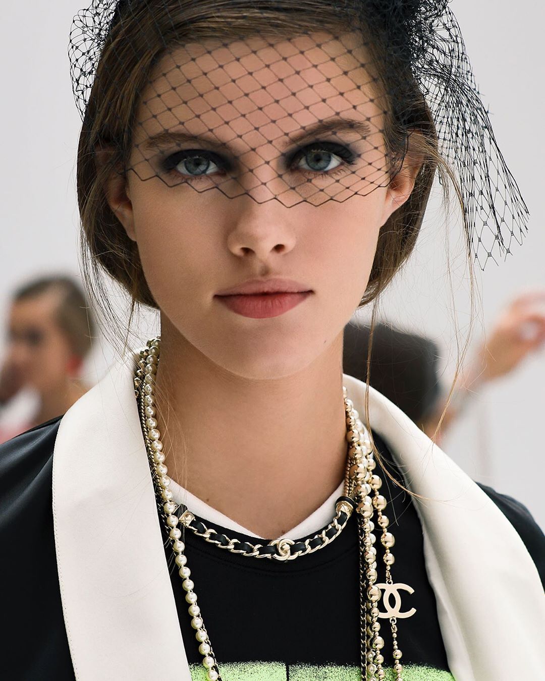 CHANEL - LOOK BACKSTAGE. Close-up. Inspired by this collection in homage to cinema, @LuciaPicaOfficial, CHANEL Global Creative Makeup and Colour Designer, created an allover glamourous matte makeup lo...