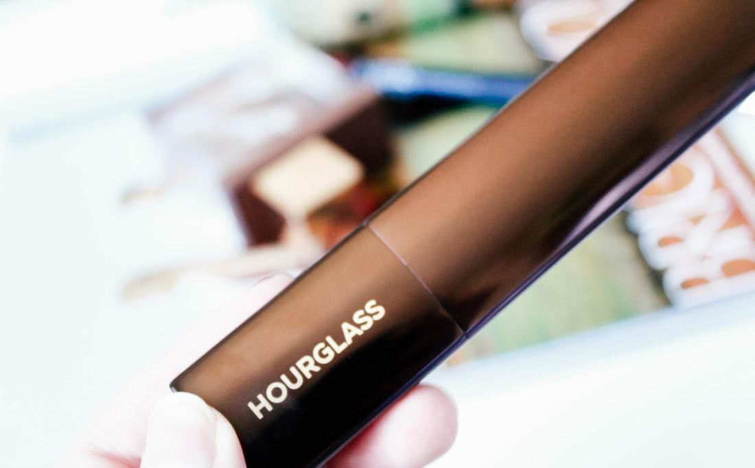 Тон для белоснежек Hourglass Vanish Seamless Finish Foundation Stick в оттенке Blanc14 7cfa5e_lbox.jpg