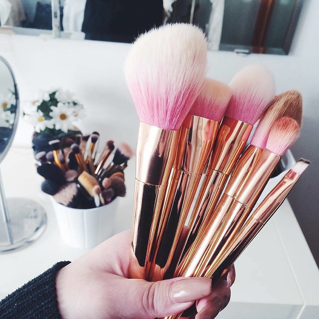 TrendsGal_official - beauty brush start from $0.99👄 
_________________________ 
Tap the link in our bio to shop
#trendsgal#trendsgalbaby#beautybrush