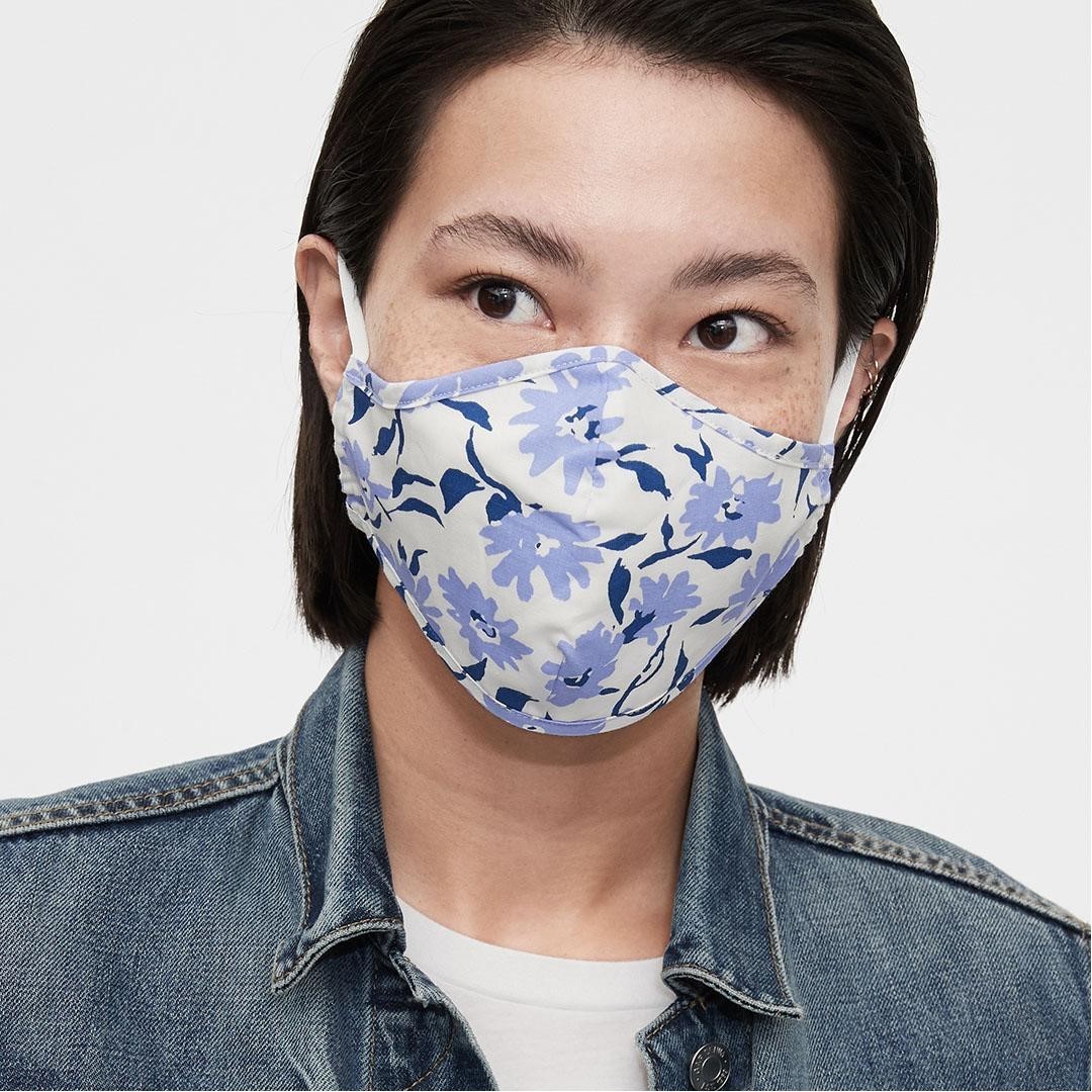 Gap Middle East - No outfit is complete without...new non-medical grade masks. In prints, neutrals, and brights, you're covered for every look.⁣
⁣
*Ages 4+. All sales are final.
