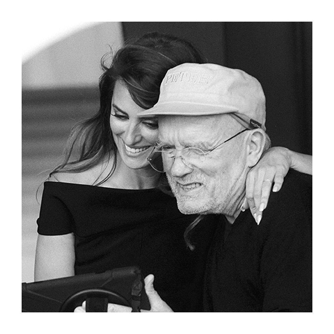 Lancôme Official - Today we wish to celebrate the work of legendary photographer, Peter Lindbergh. Renowned for his highly realistic approach, he delivered an authentic and intimate vision of women’s...