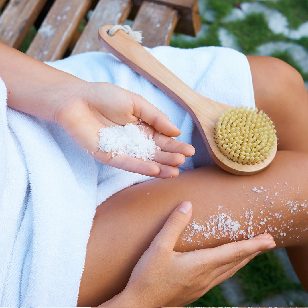 Depilflax100 - Before waxing, it is important that the skin is very well exfoliated, but it is better not to do it just before pulling out the hair! The epidermis is very sensitive after exfoliating i...