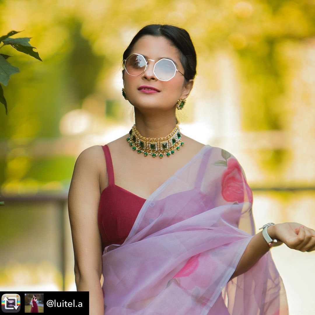 Mirraw - @luitel.a looks stunning in our green studded gems choker necklace.
Shop from our amazing necklace sets collection on @mirraw.
Product ID:3299131
Check out the store now.
.
.
#necklace #neckl...