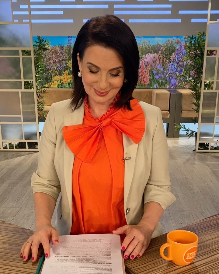 Екатерина Стриженова - #раннийподъём С Добрым утром и хорошим днём! @dobroeutro1tv @1tv makeup/hair @asika_muah #первыйканал #доброеутро #международныйденькачаниянакачелях
