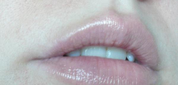 Beyu блеск-бальзам для губ color touch lip biggie № 03 Light Salmon и № 61 Chic Mauve